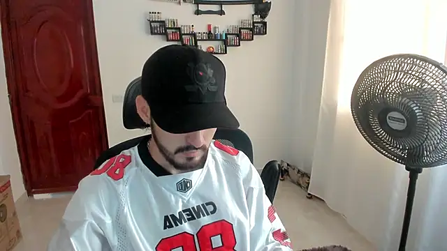 DmitriSanders online show from April 18, 10:32 pm