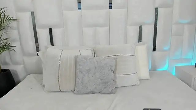 imkrystall online show from January 9, 7:59 pm