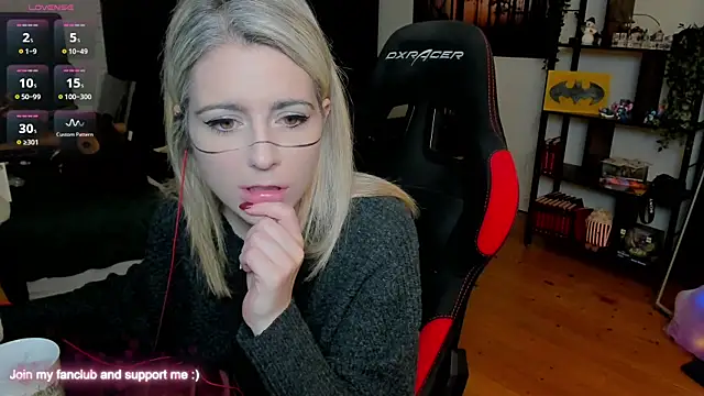 Lisaonthemoon online show from December 19, 4:03 pm