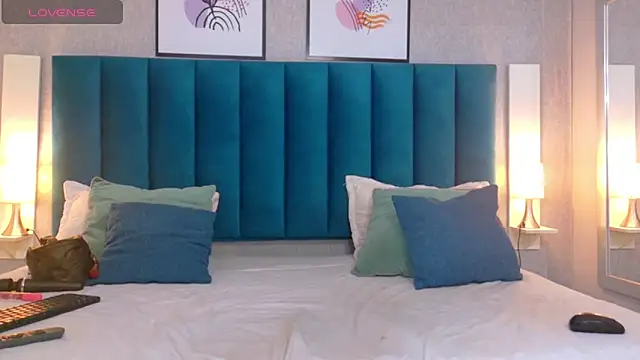 CheneellLorens online show from March 6, 7:43 pm