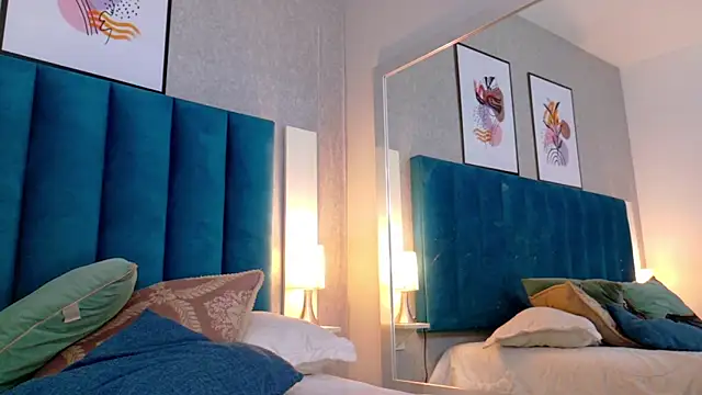 CheneellLorens online show from March 7, 8:22 pm