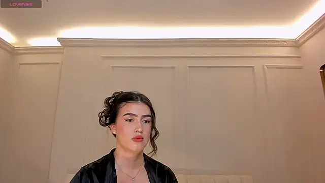 Snapshot of PaulinaSantos_ chatting on June 24, 7:24 pm PaulinaSantos online show from June 24, 7:24 pm