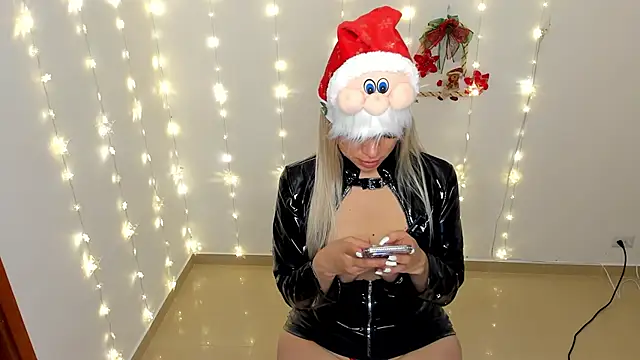 nicole valencia  online show from November 30, 3:38 pm