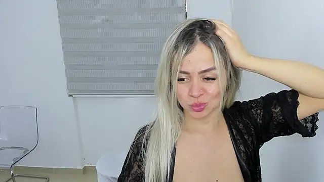 nicole valencia  online show from January 5, 5:27 pm