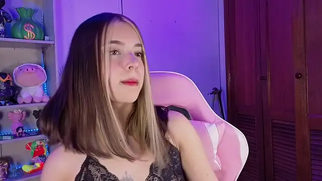 EmilyMiller  online show from September 20, 7:04 pm