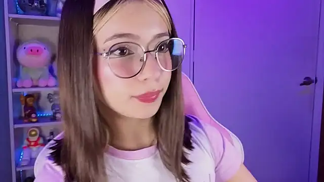 EmilyMiller  online show from October 11, 5:11 pm