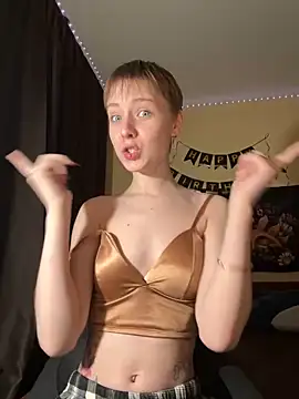 Snapshot of Crayzy_Luv chatting on February 28, 6:31 pm Crayzy Luv online show from February 28, 6:31 pm