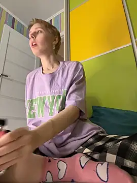 Snapshot of Crayzy_Luv chatting on March 19, 9:48 pm Crayzy Luv online show from March 19, 9:48 pm