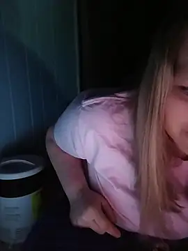 Cumonkatie online show from February 8, 8:18 am