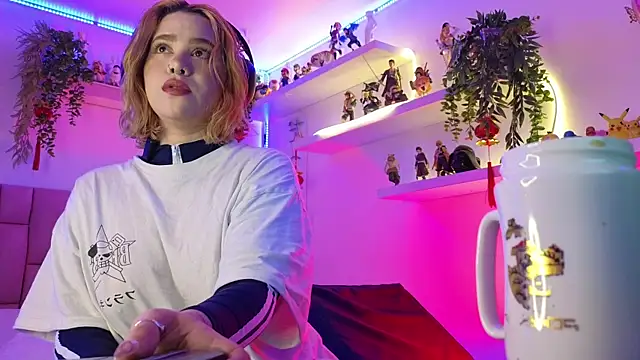 albaismynameX online show from November 3, 12:17 pm