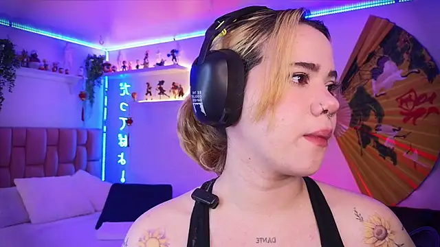 albaismynameX online show from December 16, 12:21 pm