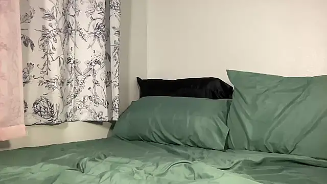 NatalieKneals online show from March 23, 6:50 am