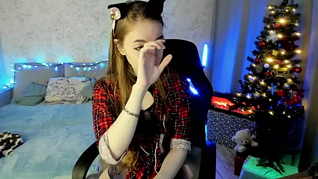 Snapshot of LissaCain chatting on December 20, 3:52 pm LissaCain online show from December 20, 3:52 pm