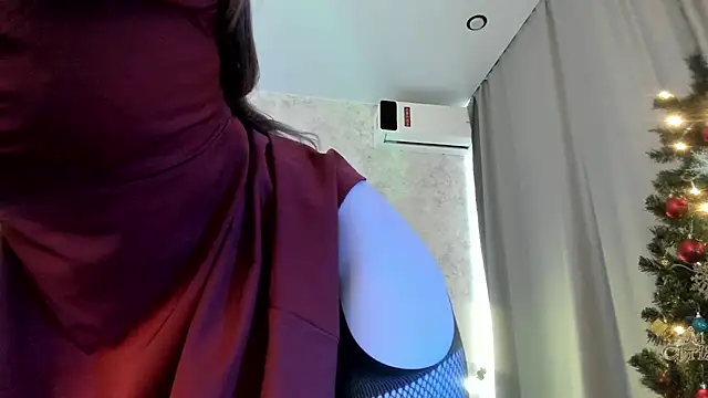 Snapshot of LissaCain chatting on December 23, 7:17 am LissaCain online show from December 23, 7:17 am