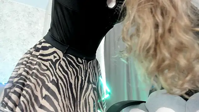 Snapshot of LissaCain chatting on January 11, 8:19 am LissaCain online show from January 11, 8:19 am