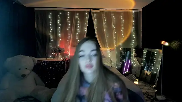 Snapshot of LissaCain chatting on March 2, 4:47 am LissaCain online show from March 2, 4:47 am