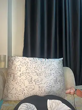 Snapshot of Bella_kiki chatting on June 20, 6:44 pm Bella kiki online show from June 20, 6:44 pm