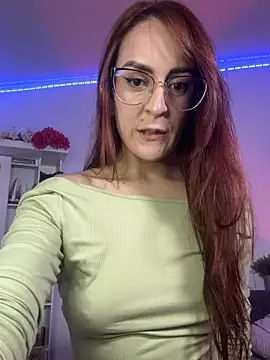 Snapshot of Buttyy_Cherry chatting on May 24, 6:02 pm Buttyy Cherry online show from May 24, 6:02 pm