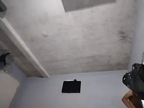 Snapshot of UncutToyBoy23cm chatting on January 12, 5:01 am UncutToyBoy23cm online show from January 12, 5:01 am