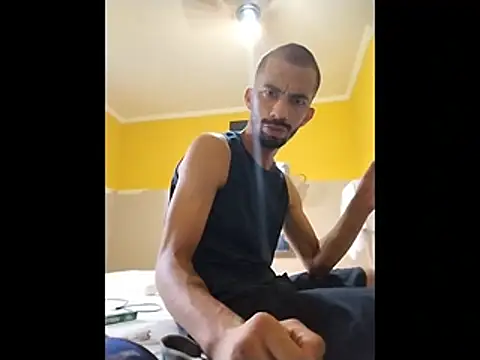 Snapshot of UncutToyBoy23cm chatting on January 13, 10:53 am UncutToyBoy23cm online show from January 13, 10:53 am