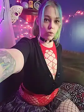 EverlyEster online show from July 26, 5:59 am