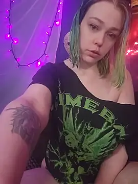 EverlyEster online show from August 2, 6:06 pm