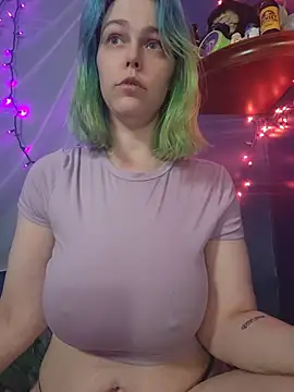 EverlyEster online show from August 7, 3:52 am