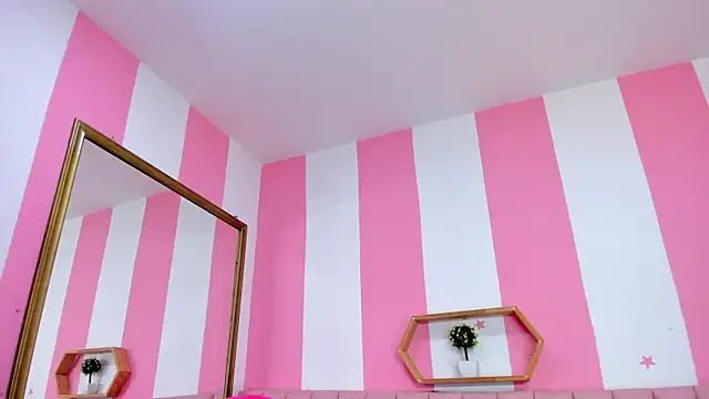 ISABELLA 020 online show from April 13, 12:10 pm