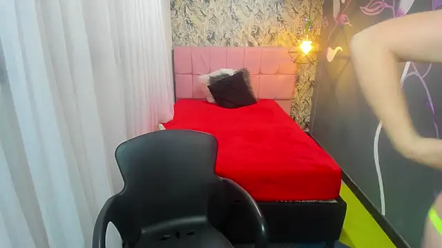 EmmaaEvans  online show from December 24, 11:49 am