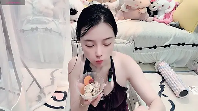 Snapshot of AKiKi711 chatting on July 7, 7:23 am AKiKi711 online show from July 7, 7:23 am