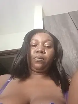 Snapshot of SassyAss_Coco chatting on February 6, 2:27 am SassyAss Coco online show from February 6, 2:27 am