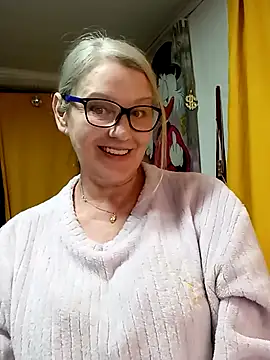 irinamaux online show from March 28, 11:59 pm