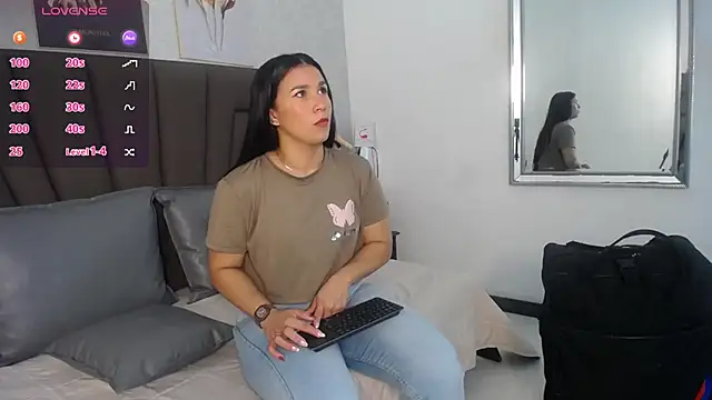 Sofi Perez  online show from May 25, 11:16 am