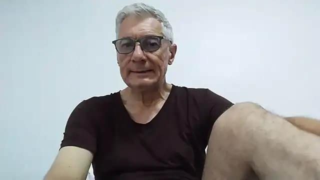 Snapshot of BIGUNCUTHARDCOCK chatting on June 17, 1:30 am BIGUNCUTHARDCOCK online show from June 17, 1:30 am