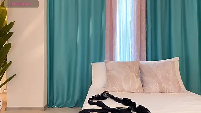 UrGoddessJenny online show from June 15, 1:35 pm