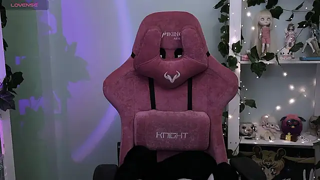 Snapshot of prettybones chatting on February 1, 11:14 pm prettybones online show from February 1, 11:14 pm