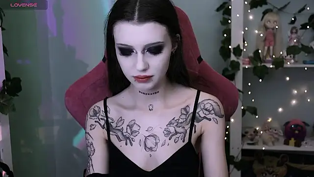 Snapshot of prettybones chatting on February 7, 2:04 am prettybones online show from February 7, 2:04 am