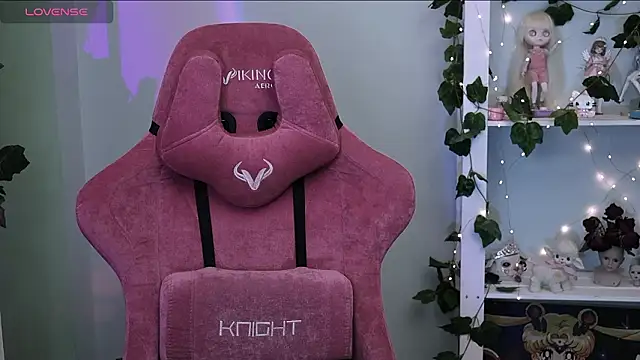 Snapshot of prettybones chatting on March 4, 9:21 pm prettybones online show from March 4, 9:21 pm