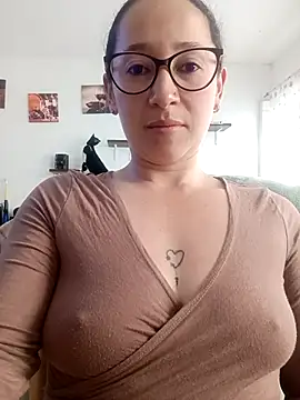 emilypoppy3 online show from March 6, 8:27 pm