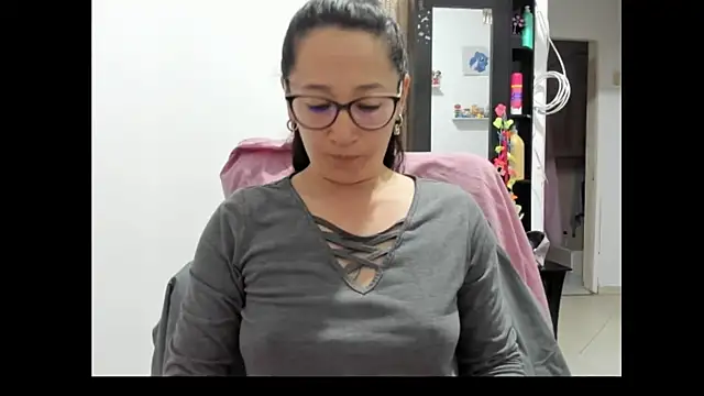 emilypoppy3 online show from March 27, 9:25 pm