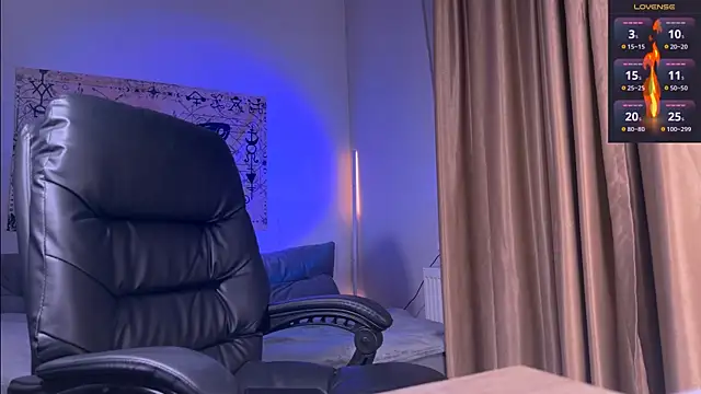 Femdom Lola online show from December 3, 8:45 am