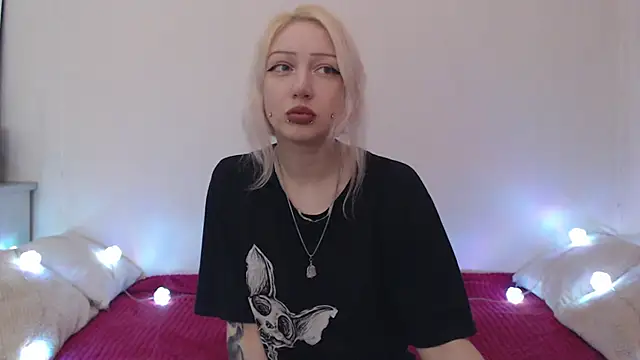 Snapshot of Emily_hardcore chatting on July 6, 8:44 pm Emily hardcore online show from July 6, 8:44 pm