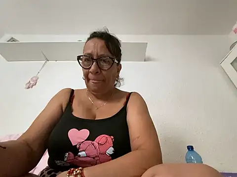 Snapshot of sweeviolet chatting on July 17, 7:04 am sweeviolet online show from July 17, 7:04 am