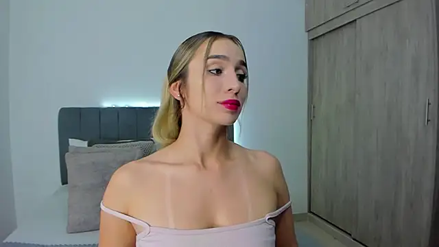 Snapshot of im_sarah34 chatting on June 12, 2:54 am im sarah34 online show from June 12, 2:54 am