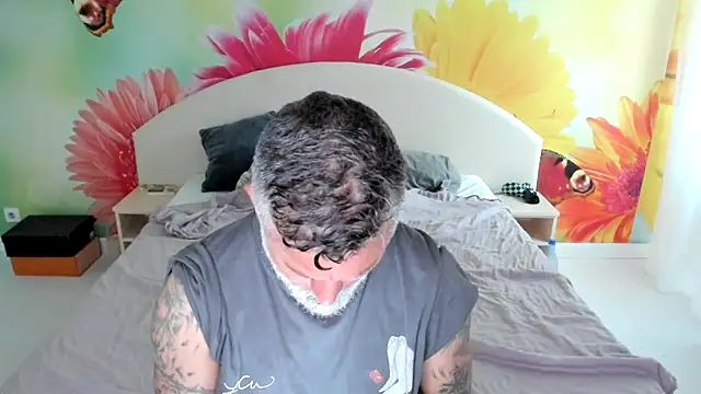 Snapshot of BlowMyXXL chatting on November 10, 8:35 am BlowMyXXL online show from November 10, 8:35 am