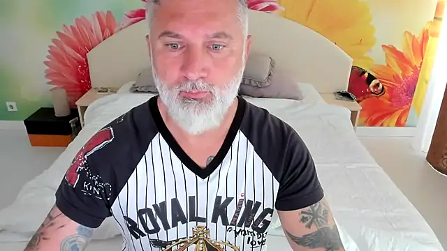 Snapshot of BlowMyXXL chatting on November 12, 9:21 am BlowMyXXL online show from November 12, 9:21 am