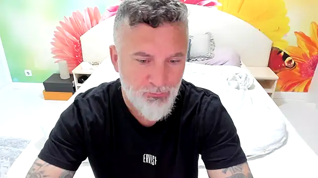 Snapshot of BlowMyXXL chatting on November 26, 5:19 am BlowMyXXL online show from November 26, 5:19 am