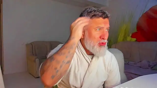 Snapshot of BlowMyXXL chatting on January 7, 8:11 pm BlowMyXXL online show from January 7, 8:11 pm