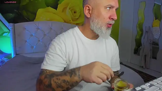 Snapshot of BlowMyXXL chatting on January 16, 10:41 am BlowMyXXL online show from January 16, 10:41 am