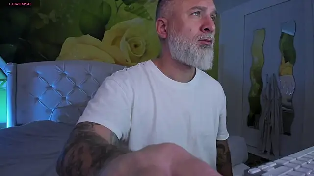 Snapshot of BlowMyXXL chatting on January 18, 10:52 am BlowMyXXL online show from January 18, 10:52 am